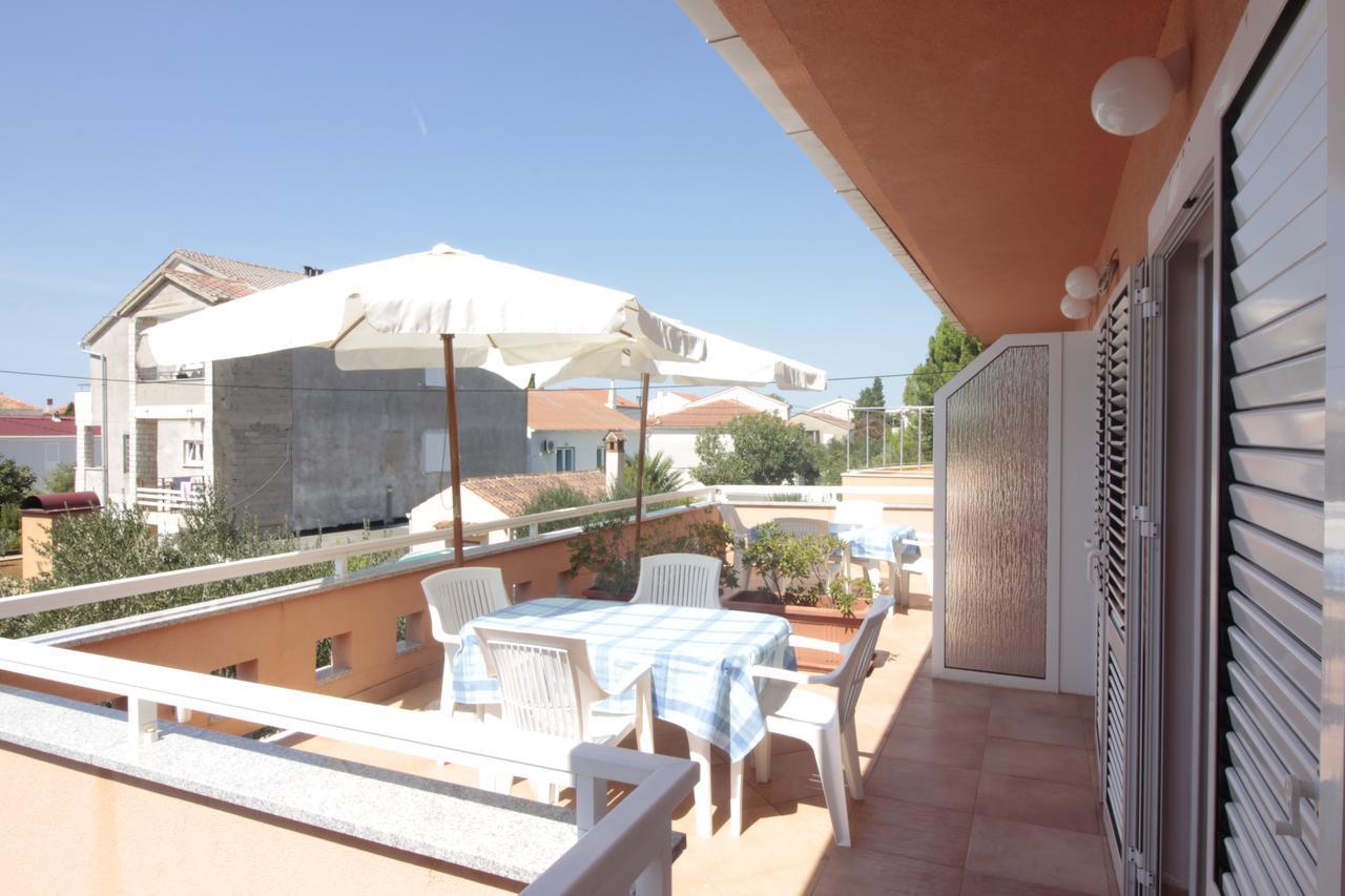 Studios & Rooms Fiesta Novalja Exterior foto